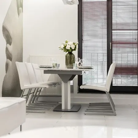 Modern Minimalism Near Old Market By Renters *